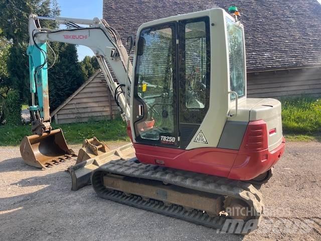 Takeuchi TB250 Közepes (midi) kotrók 7 t - 12 t