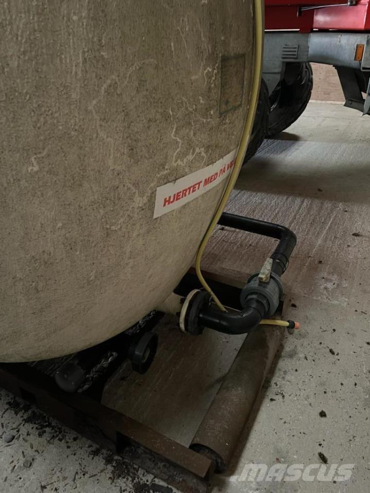  15.000 L vandtank Hulladékároló tartály,ventilátor,felvonó