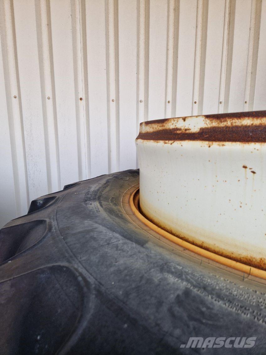 BKT 520/85R42 Gumiabroncsok, kerekek és felnik