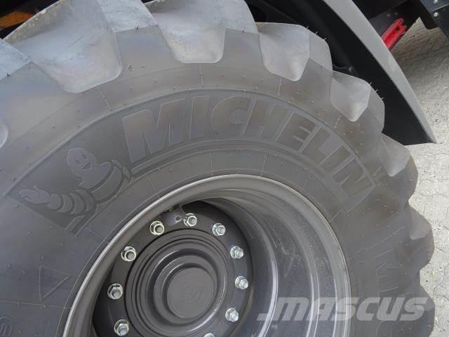 Case IH 721G Gumikerekes homlokrakodók