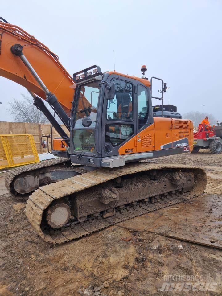Doosan 255-5 Lánctalpas kotrók