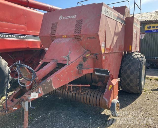 Hesston 4900 Szögletes bálázók