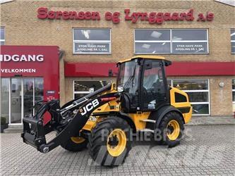 JCB 409 AGRI Gumikerekes homlokrakodók