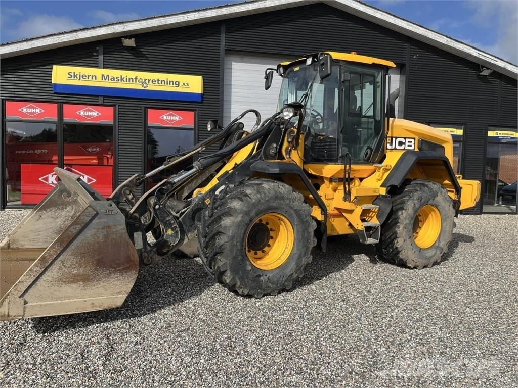JCB 427 HT Gumikerekes homlokrakodók