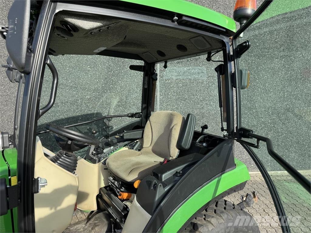 John Deere 2038R Kompakt traktorok
