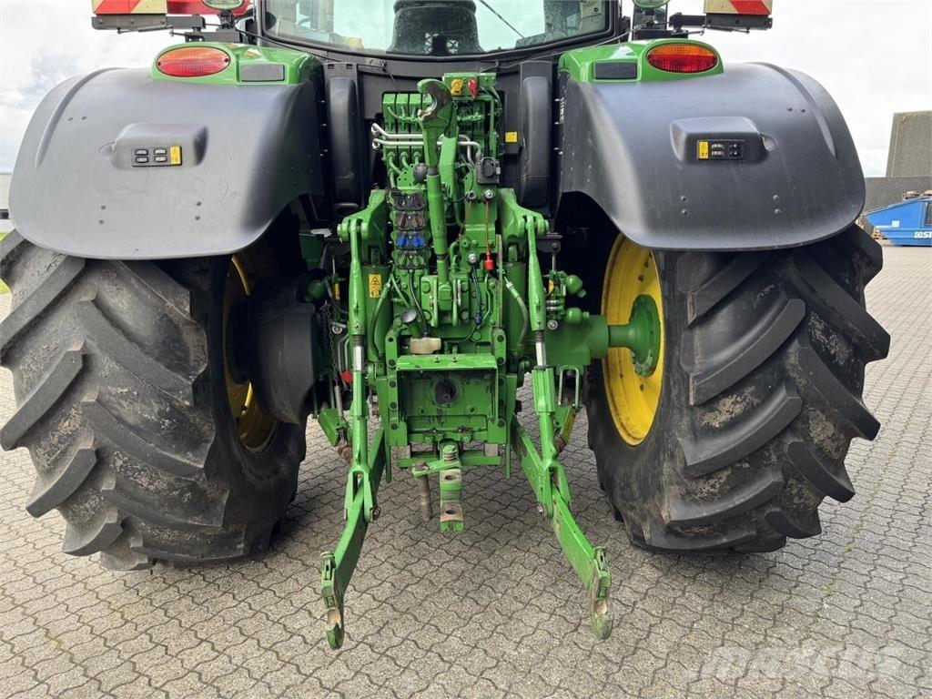 John Deere 6215R Traktorok