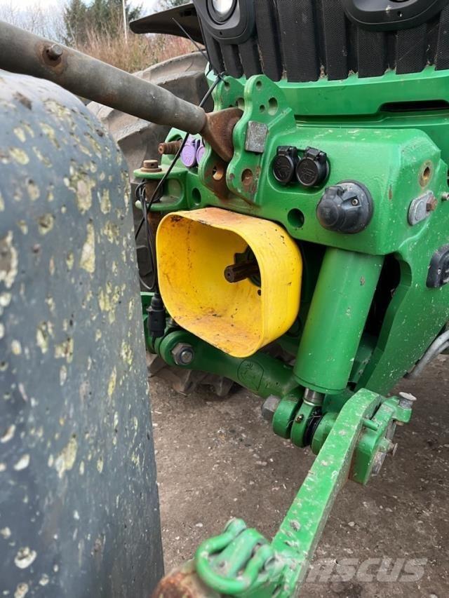 John Deere 6215R Traktorok