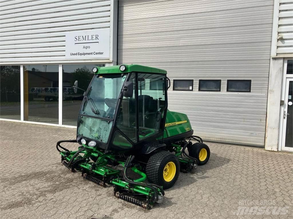 John Deere 8700 A Golfpálya fűnyírók