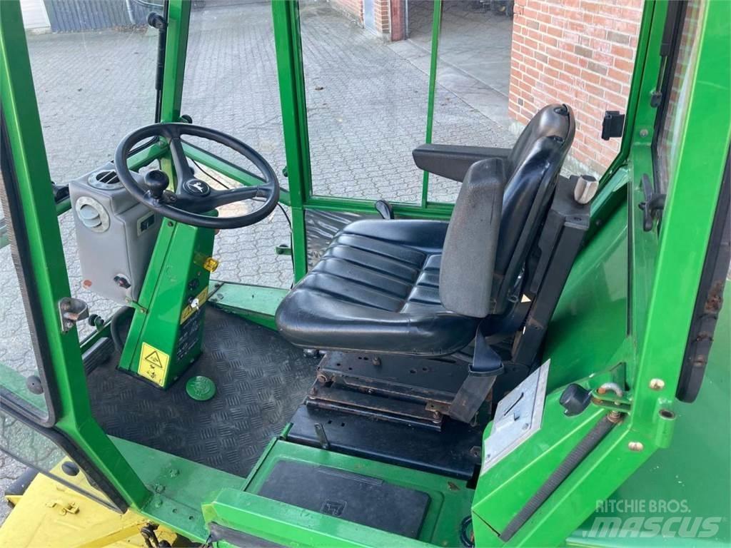 John Deere F935 Kompakt traktorok