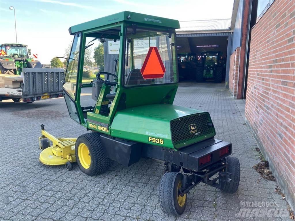 John Deere F935 Kompakt traktorok