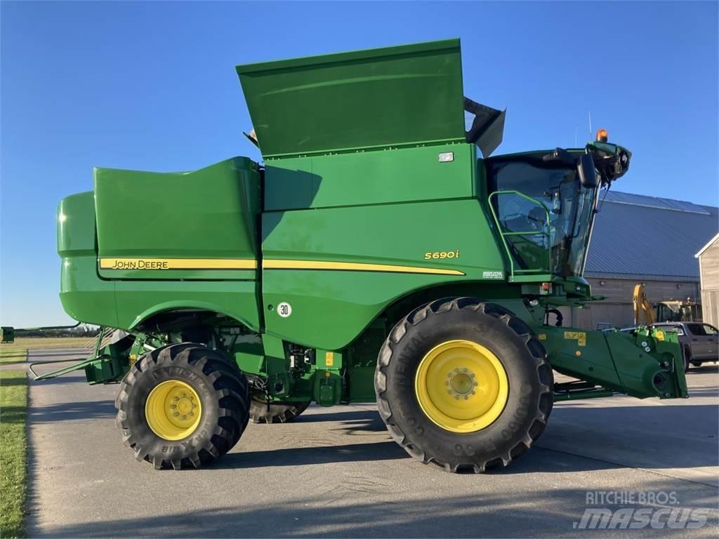John Deere S690I Kombájnok