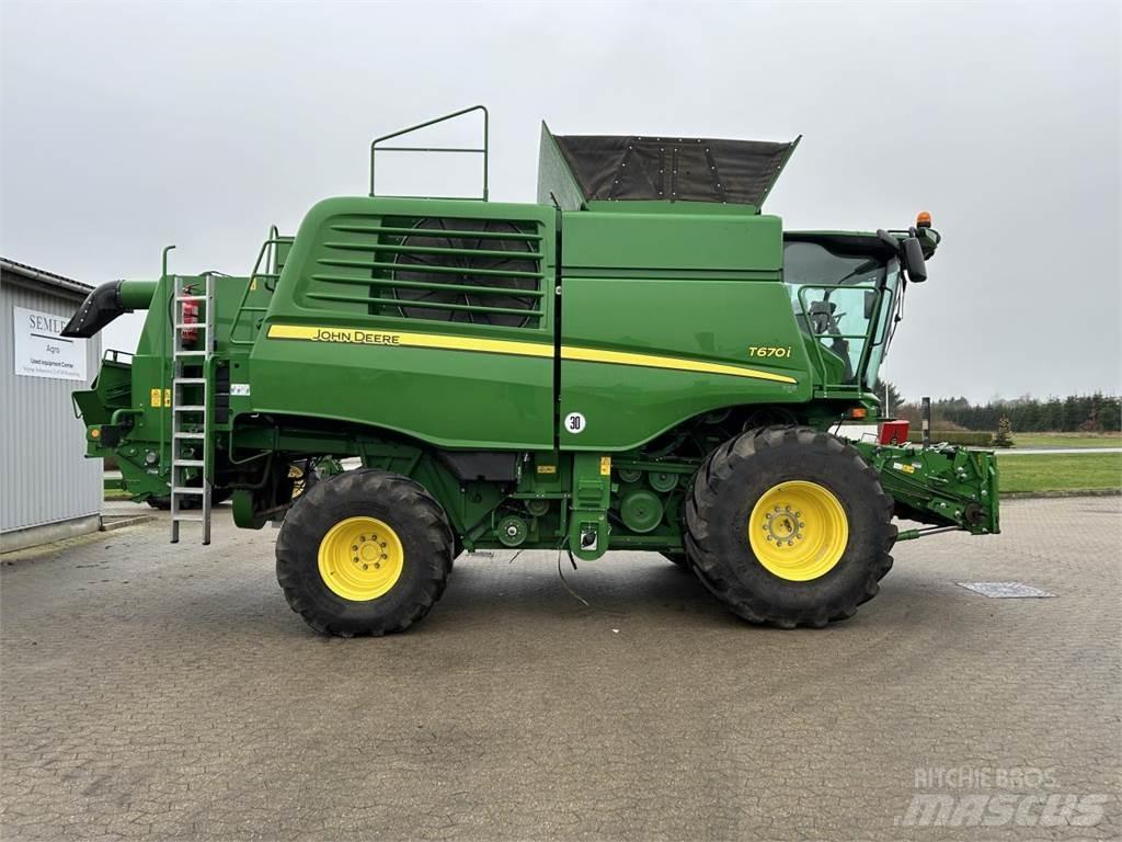 John Deere T670 Kombájnok