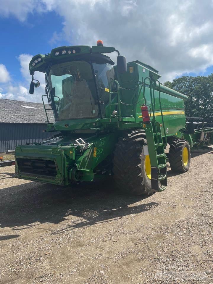 John Deere T670I Kombájnok