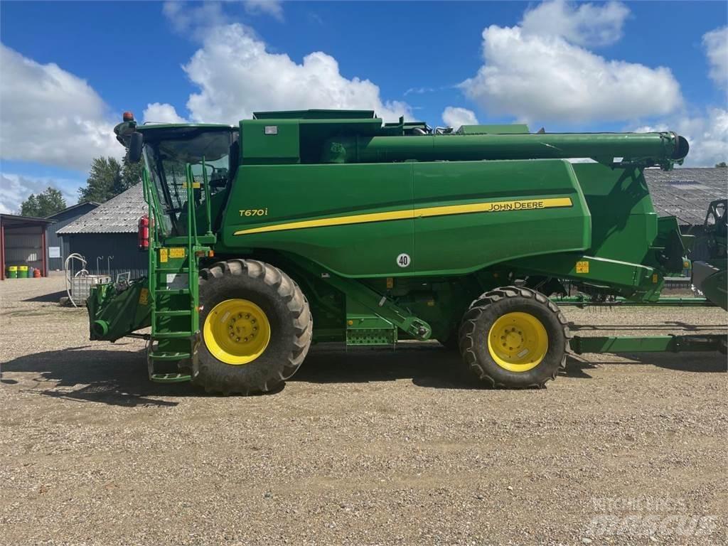 John Deere T670I Kombájnok