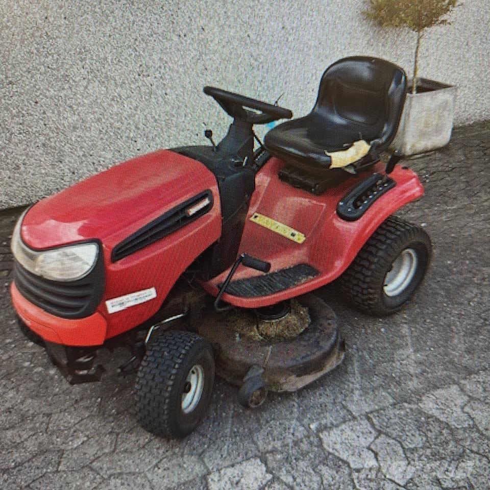 Jonsered LT2216 Kompakt traktorok