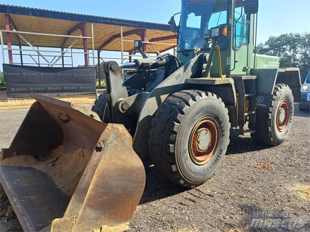 Komatsu WA270 Gumikerekes homlokrakodók
