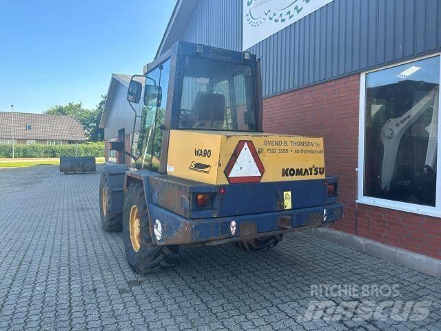 Komatsu WA90 Gumikerekes homlokrakodók