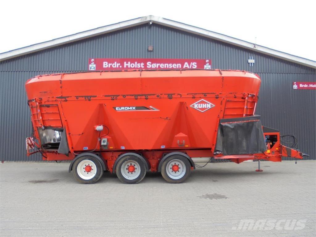 Kuhn 45.3 DL Forage wagons