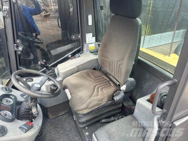 Mecalac AX700 Gumikerekes homlokrakodók