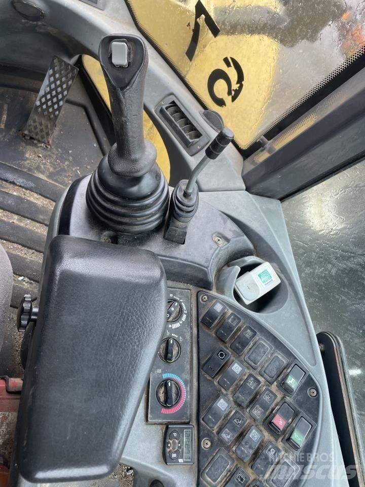 New Holland W190B Gumikerekes homlokrakodók
