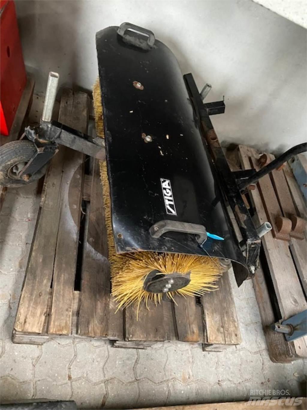 Stiga KOST 85CM Kompakt traktorok
