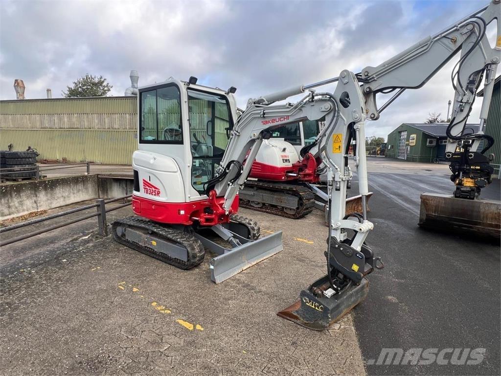 Takeuchi TB325R Mini kotrók < 7t