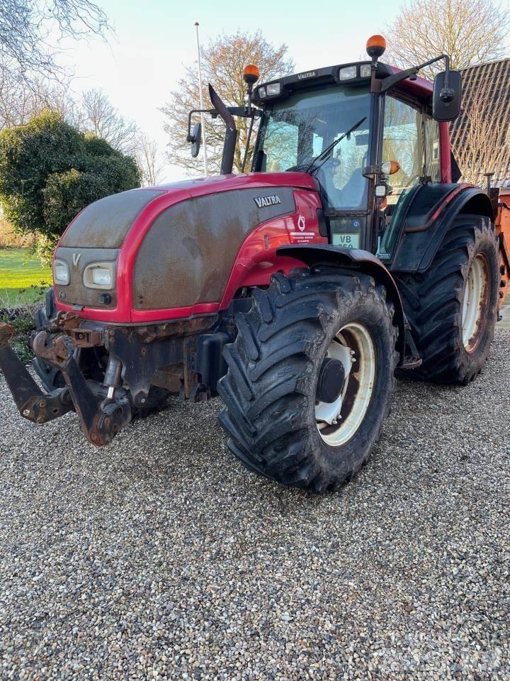 Valtra T151 Traktorok