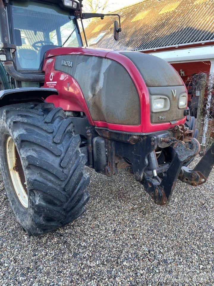 Valtra T151 Traktorok