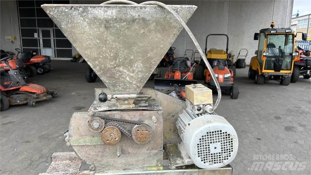  Vedersø T120 Takarmánydarálók