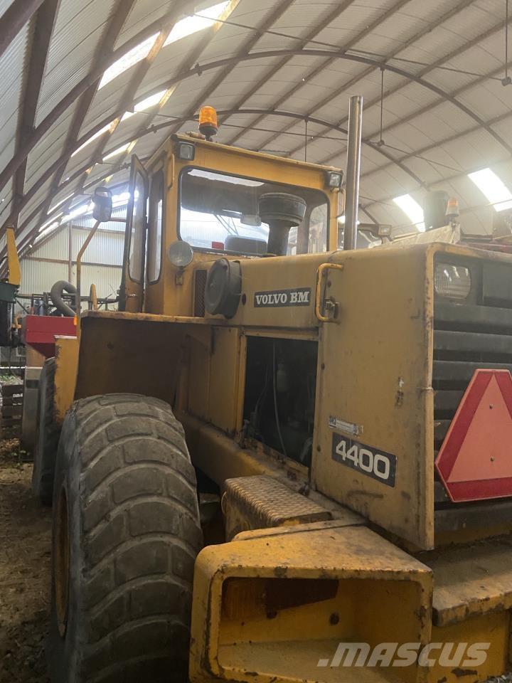 Volvo BM 4400 Gumikerekes homlokrakodók