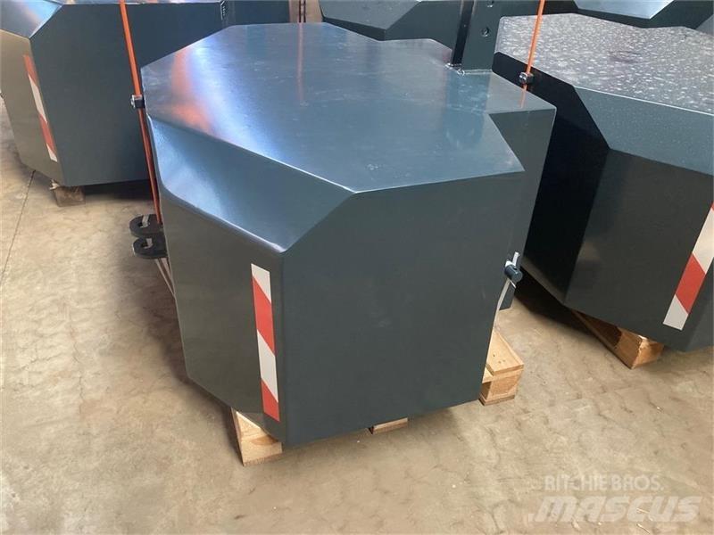  - - -  1800 KG Orr súlyok