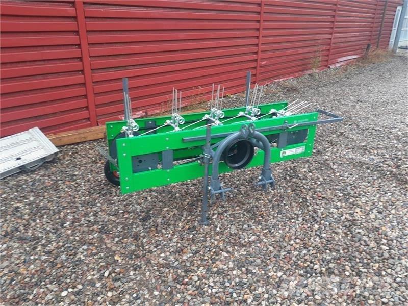  - - - HØ VENDER Kompakt traktor adapterek