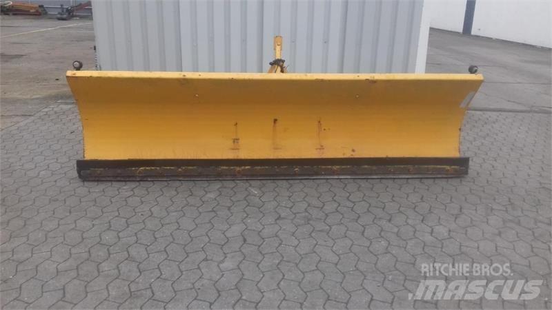  - - - 2.5 MTR Hóeltakarítók