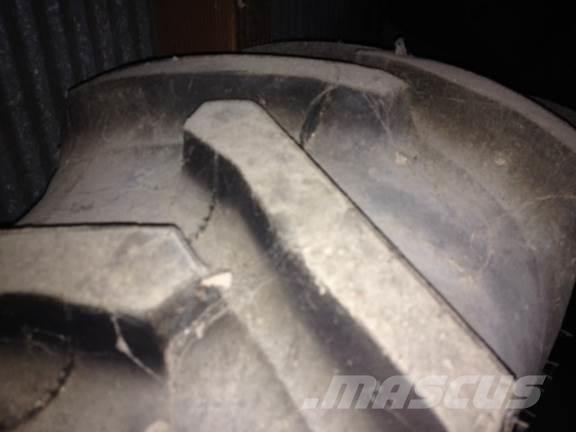  14.9x30 Gumiabroncsok, kerekek és felnik