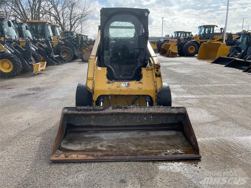 CAT 262D3 Kompaktrakodók