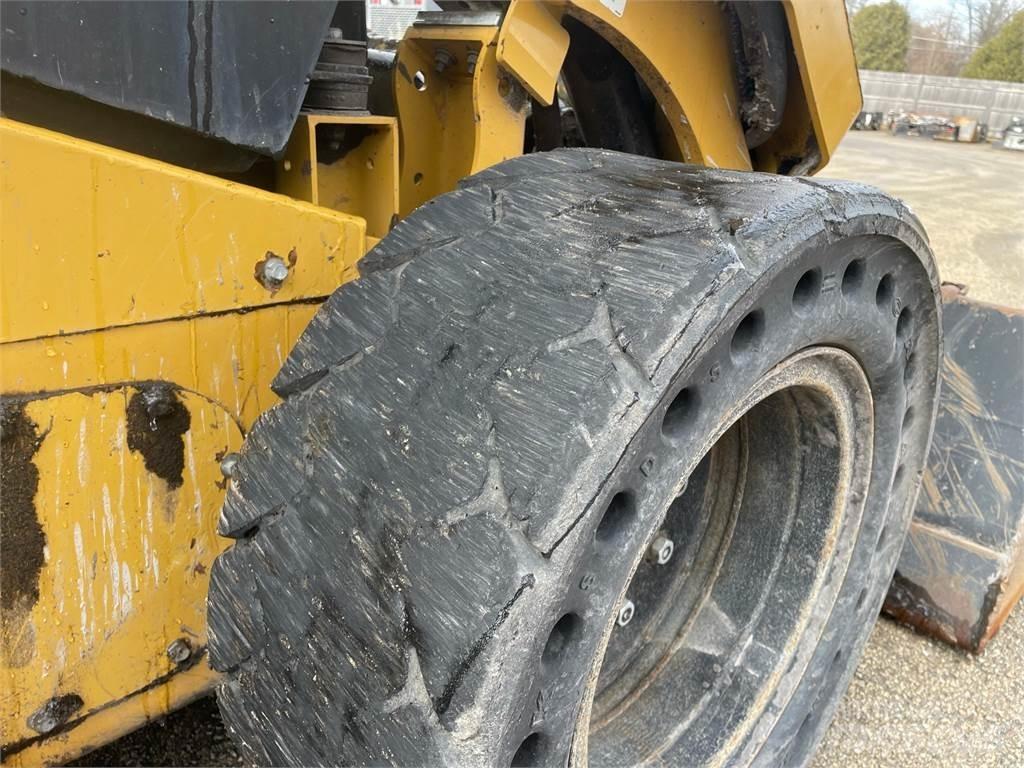 CAT 262D3 Kompaktrakodók