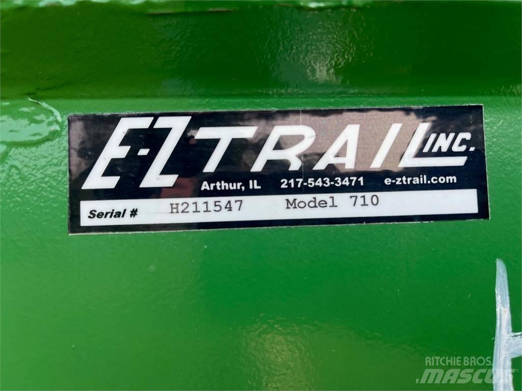 E-Z Trail 710 Gabona átrakó kocsik