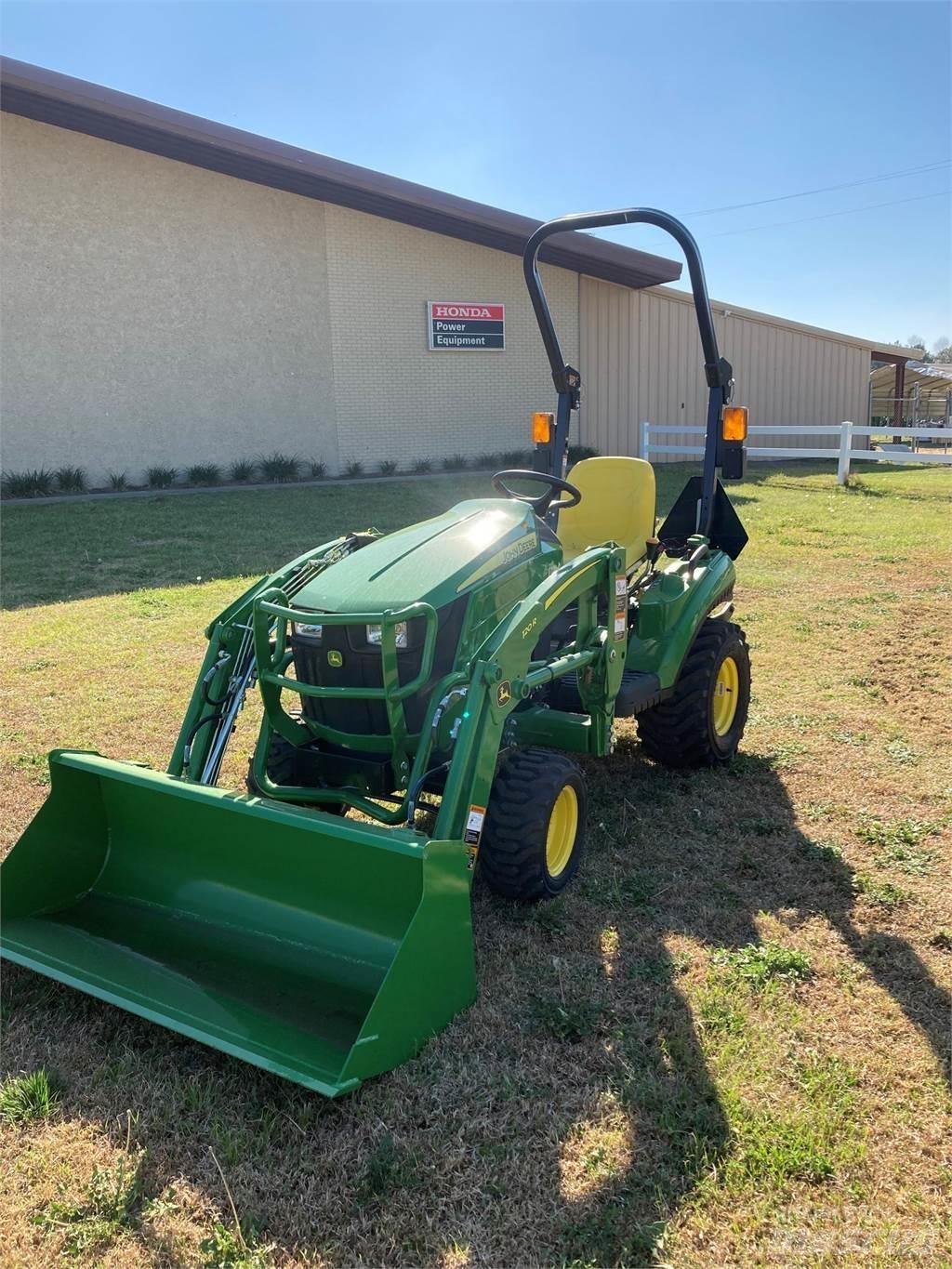 John Deere 1023E Kompakt traktorok