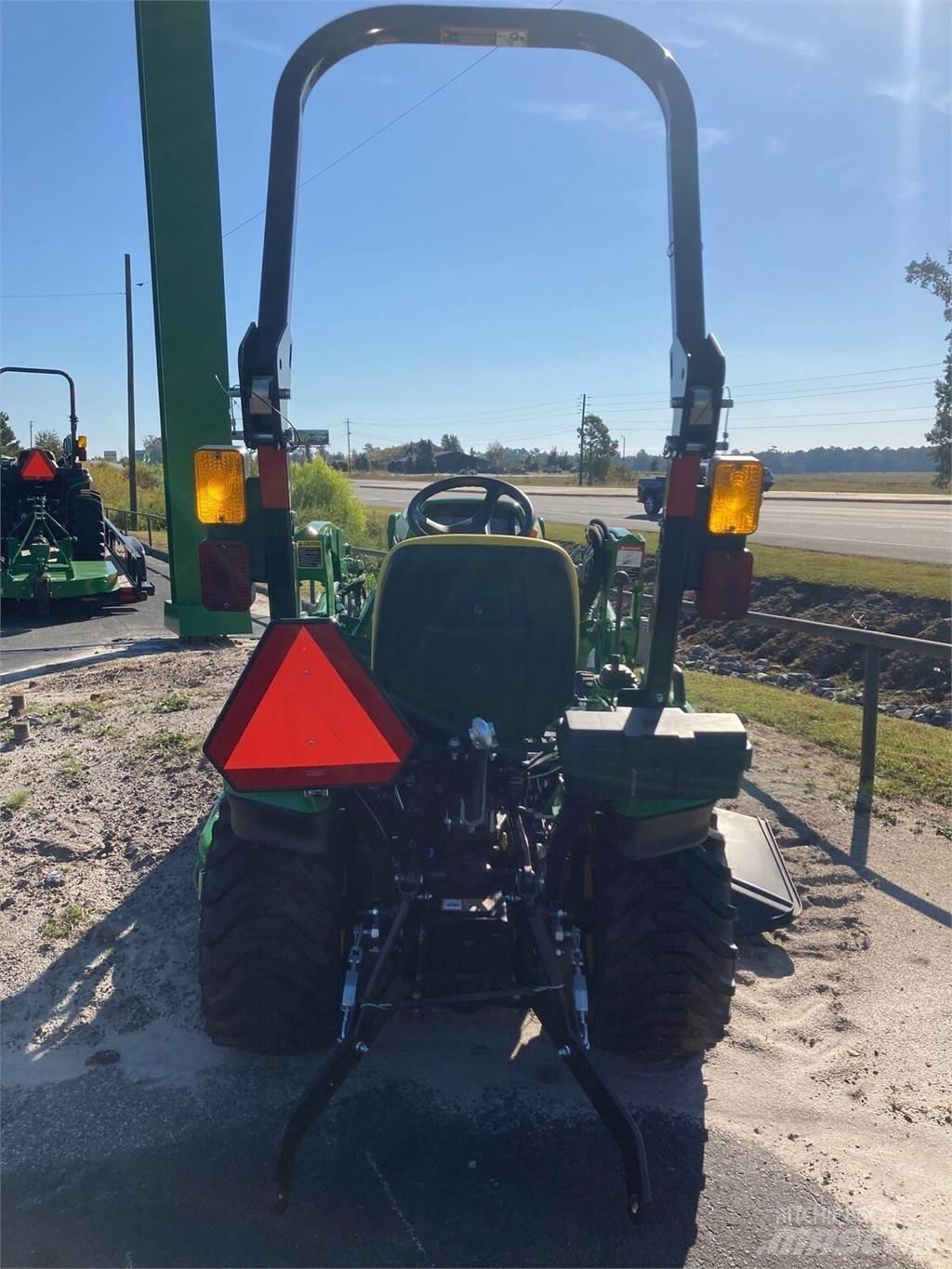 John Deere 1023E Kompakt traktorok
