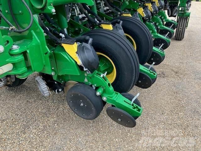 John Deere 1795 Szemenként vetőgépek