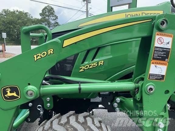 John Deere 2025R Kompakt traktorok