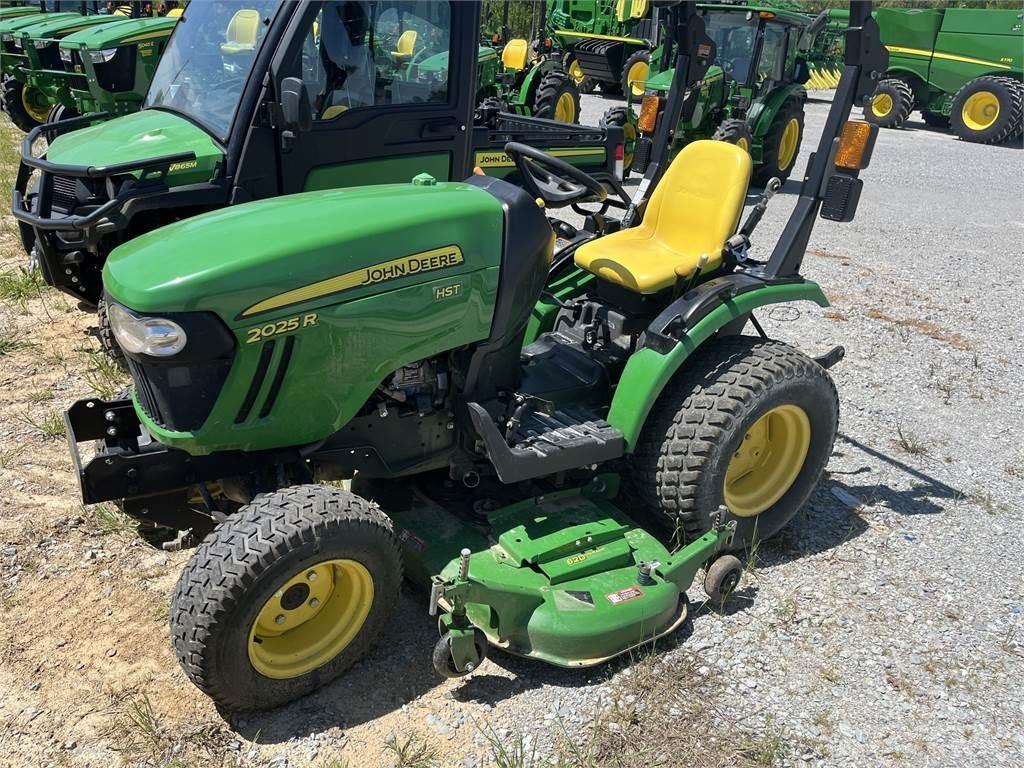 John Deere 2025R Kompakt traktorok
