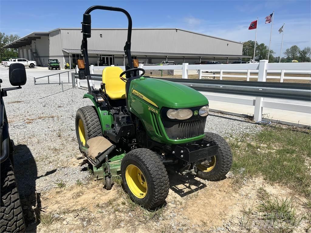 John Deere 2025R Kompakt traktorok