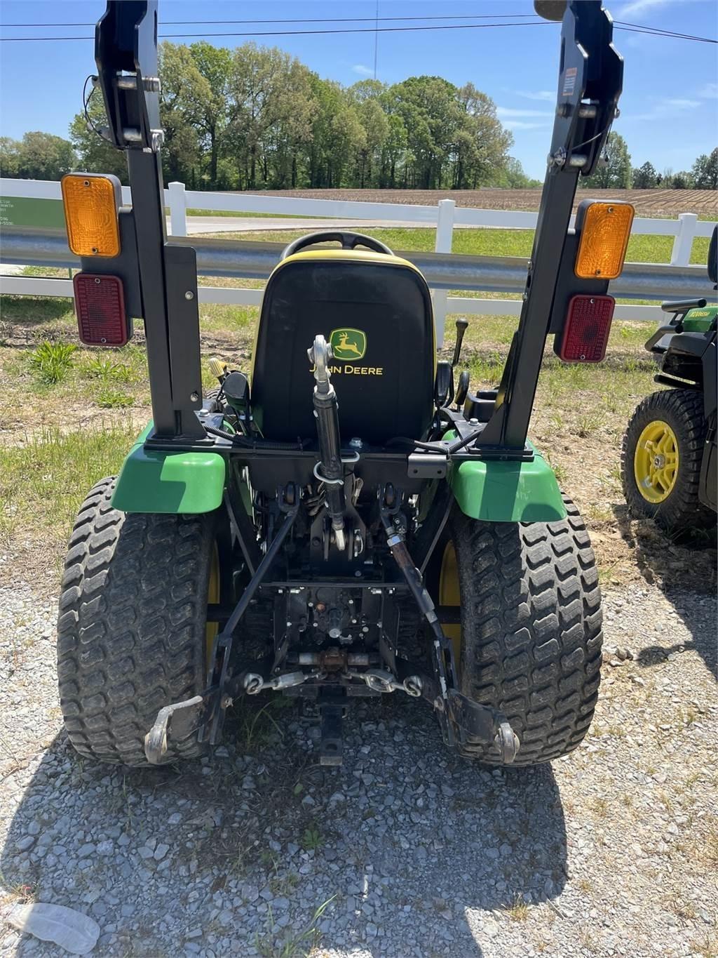 John Deere 2025R Kompakt traktorok