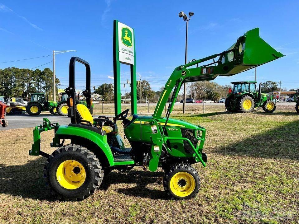 John Deere 2032R Kompakt traktorok