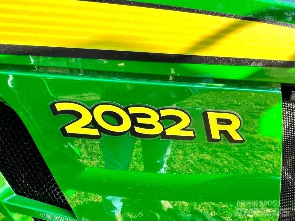 John Deere 2032R Kompakt traktorok