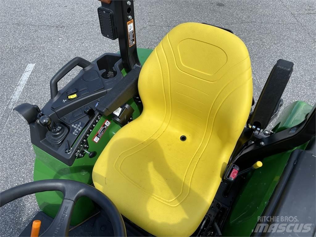 John Deere 2038R Kompakt traktorok