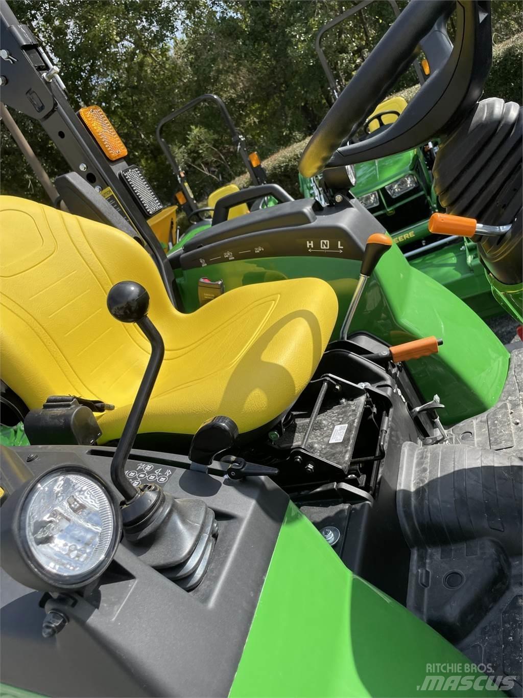 John Deere 2038R Kompakt traktorok