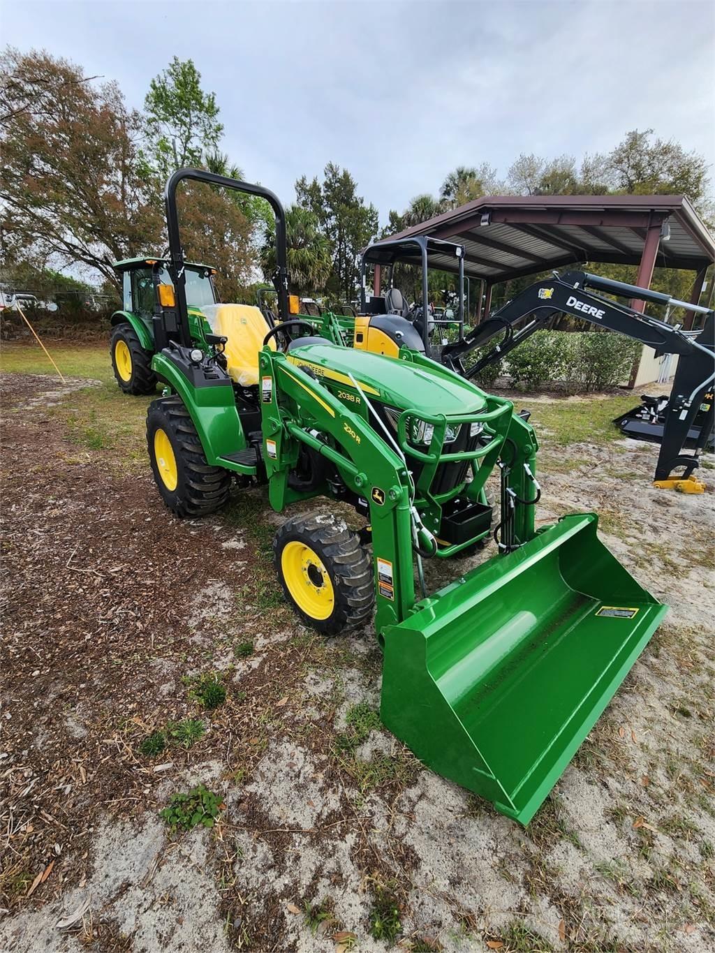 John Deere 2038R Kompakt traktorok