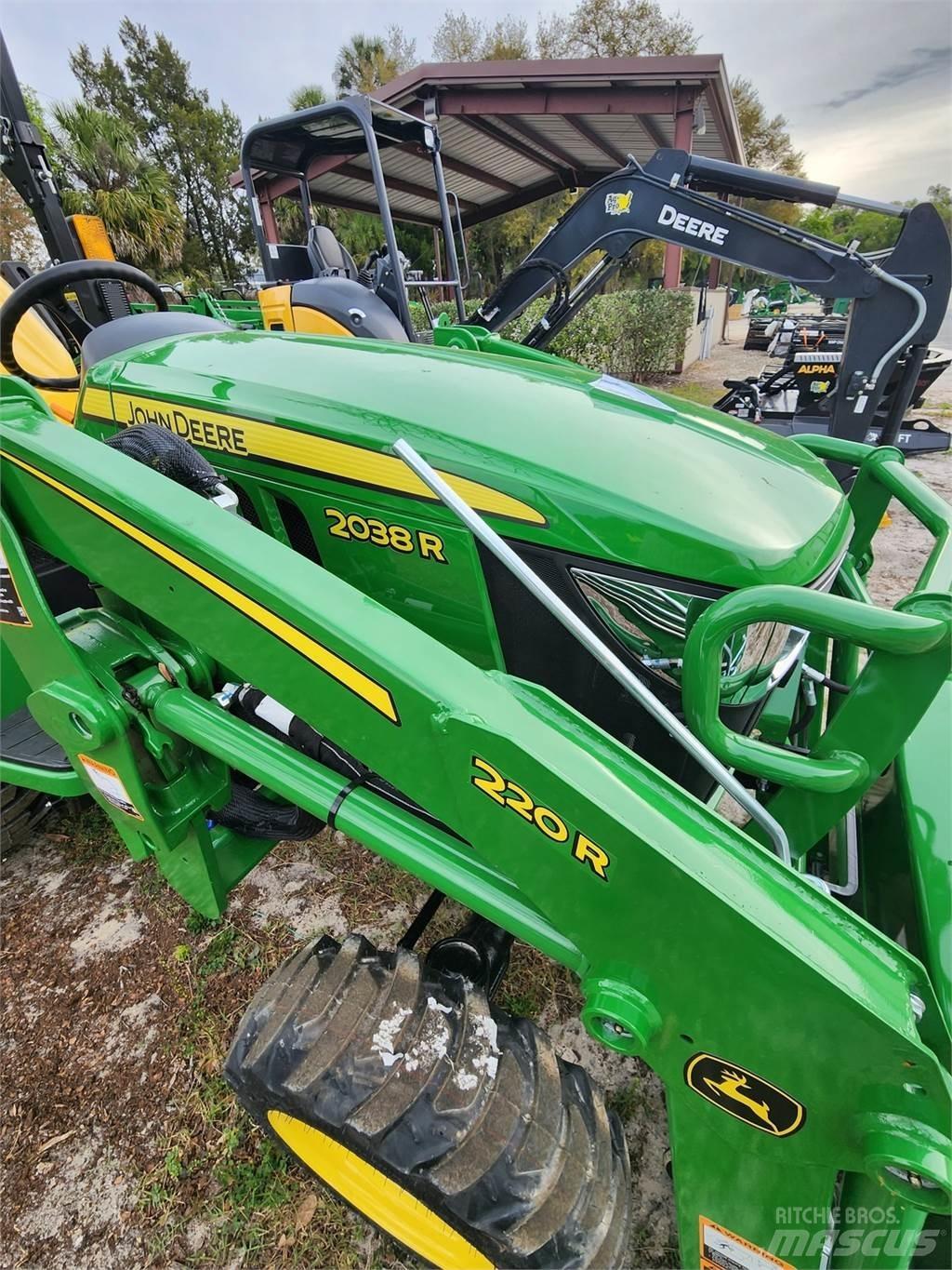 John Deere 2038R Kompakt traktorok